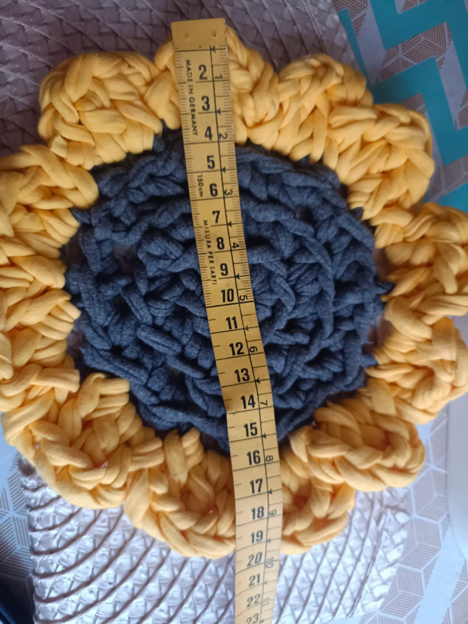 Unclosed purse, handmade yarn sunflower – photo 2